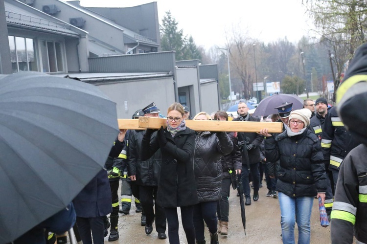 Poświęcenie krzyża w Biegonicach