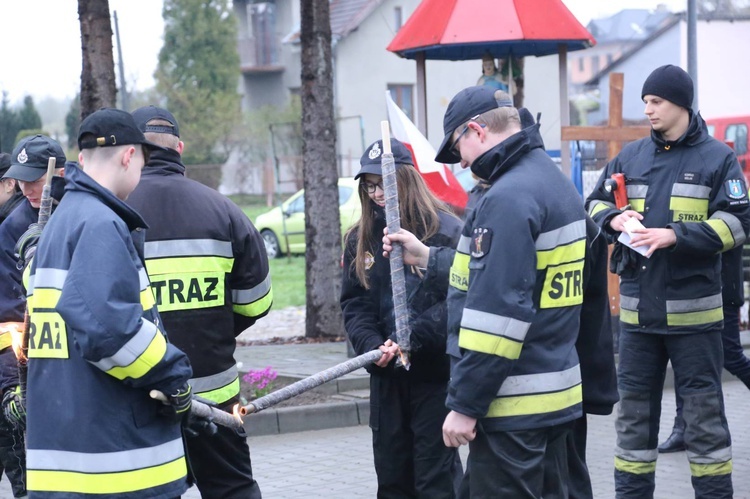 Poświęcenie krzyża w Biegonicach