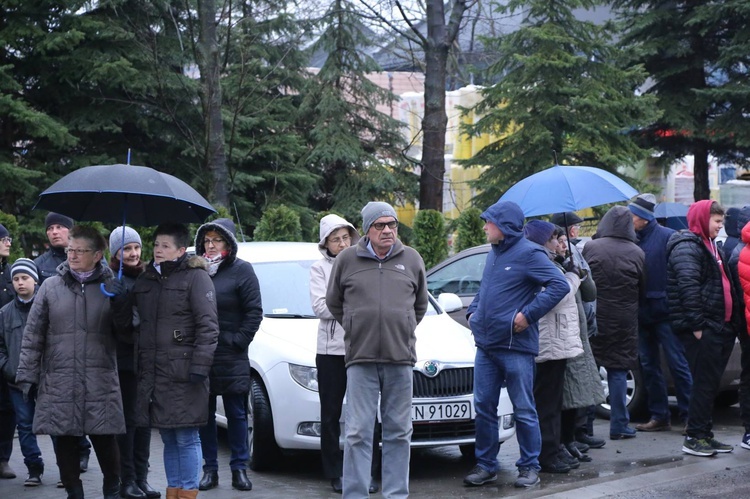 Poświęcenie krzyża w Biegonicach