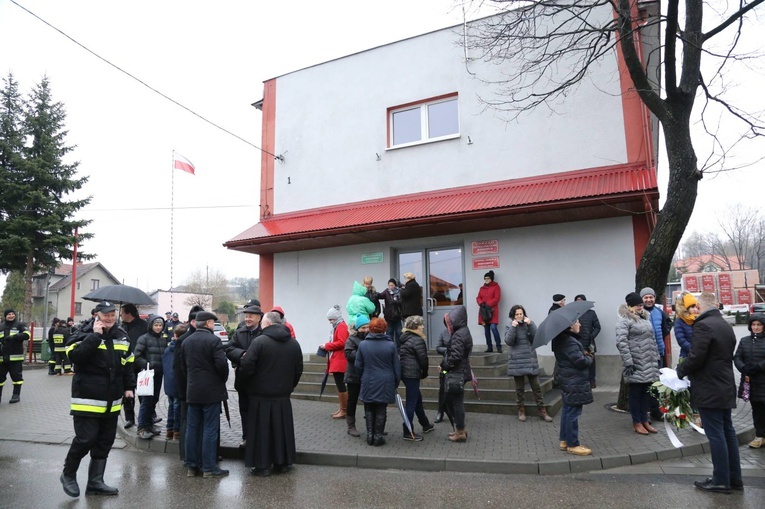 Poświęcenie krzyża w Biegonicach