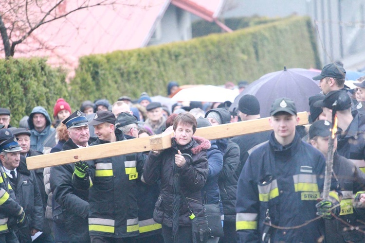 Poświęcenie krzyża w Biegonicach