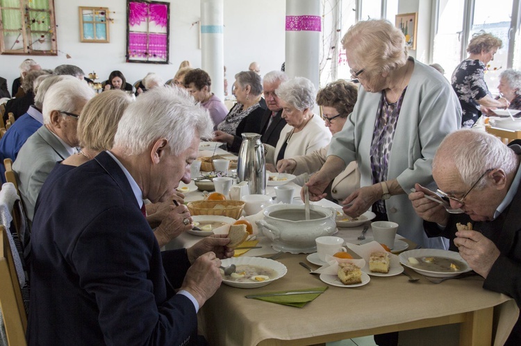 Śniadanie w Domu Dziennego Pobytu