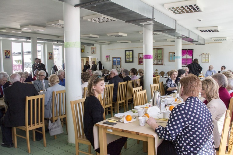 Śniadanie w Domu Dziennego Pobytu