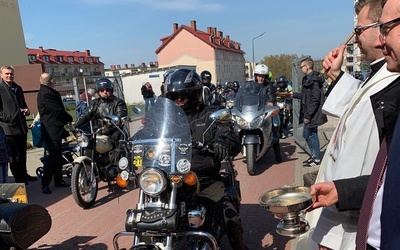 Po Mszy św. ks. Świstak poświęcił motocykle.