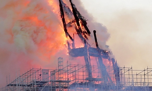 To nie Kościół jest właścicielem paryskiej katedry Notre-Dame