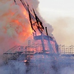 Notre Dame: Symbol francuskiego Kościoła w ogniu