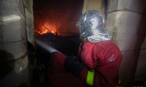 Jako wierzący musimy pomóc Francuzom w przeżywaniu tej tragedii