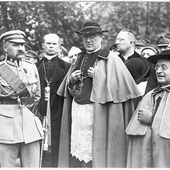 Na piewrwszym planie: naczelnik państwa Józef Piłsudski, metropolita warszawski abp Aleksander Kakowski i nuncjusz apostolski abp Achilles Ratti.