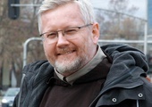 O. Piotr Kwiatek jest kapucynem, teologiem, doktorem psychologii, rekolekcjonistą i psychoterapeutą.