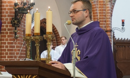 Pogrzeb Izy Paszkowskiej - cenionego pedagoga i redaktora "Małego Gościa"
