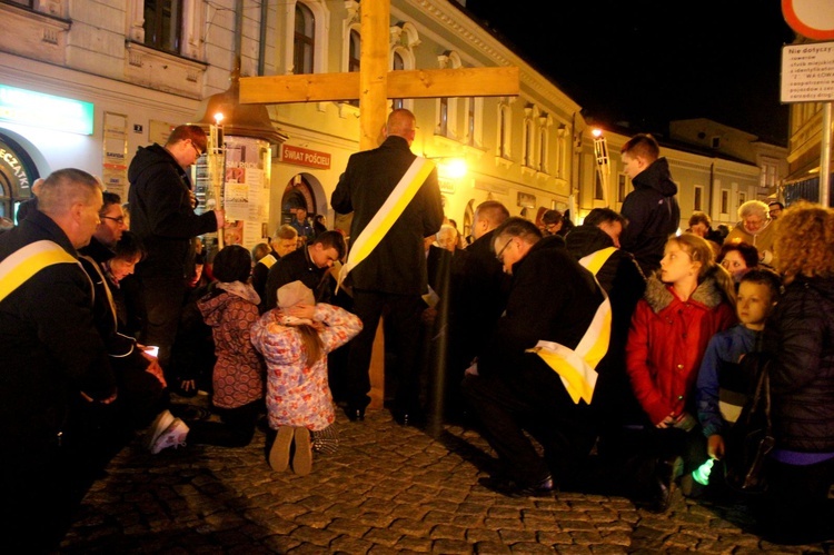 Wielka Środa. Droga Krzyżowa ulicami Tarnowa