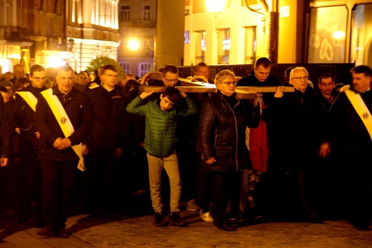 Wielka Środa. Droga Krzyżowa ulicami Tarnowa