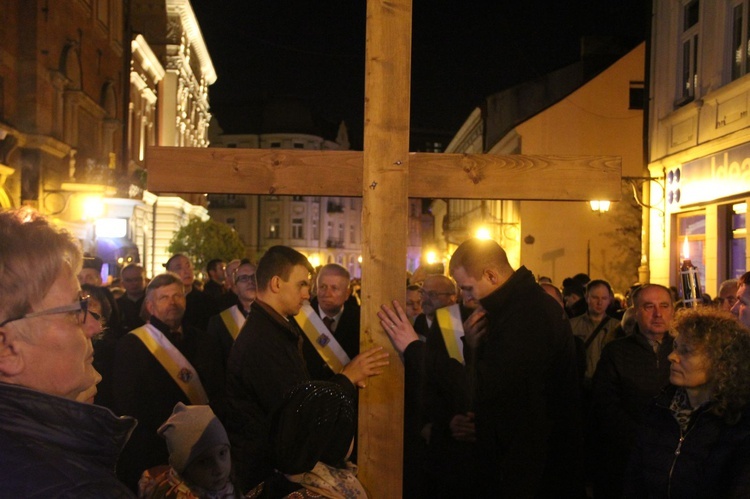 Wielka Środa. Droga Krzyżowa ulicami Tarnowa