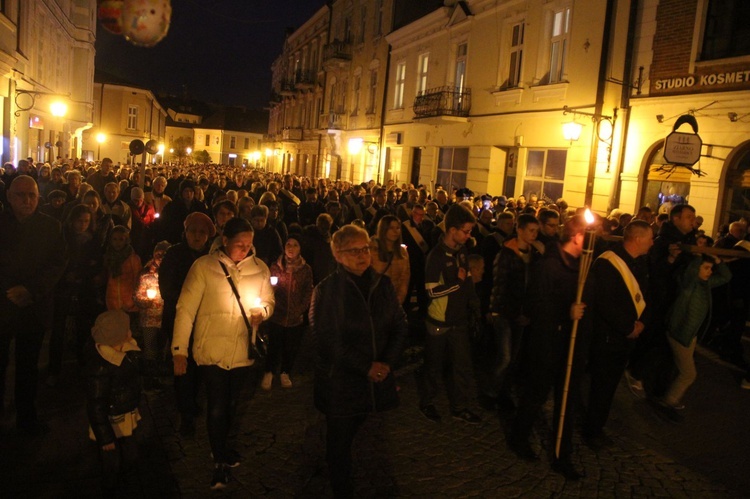 Wielka Środa. Droga Krzyżowa ulicami Tarnowa