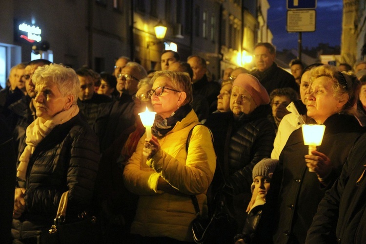 Wielka Środa. Droga Krzyżowa ulicami Tarnowa