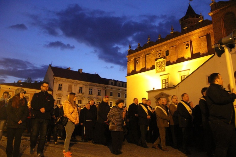 Wielka Środa. Droga Krzyżowa ulicami Tarnowa