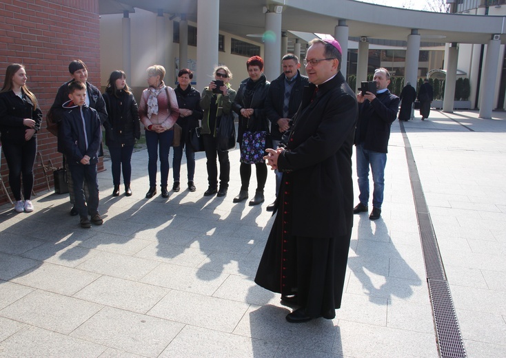 Błogosławieństwo niepełnosprawnych przed pielgrzymką do Lourdes