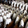Kilkudziesięciu kapłanów wraz z biskupami koncelebrowało Mszę Krzyżma w świdnickiej katedrze.