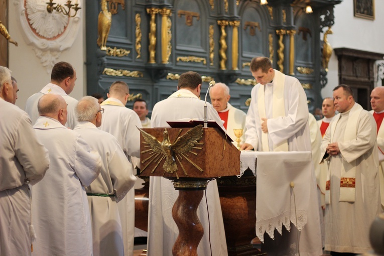 Msza św. Krzyżma w katedrze łowickiej