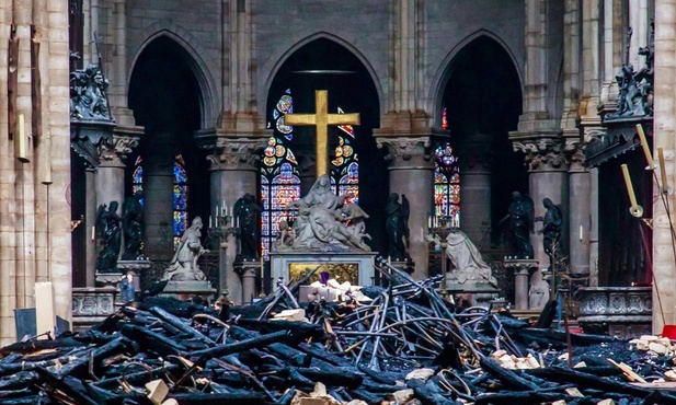 Francja: Co było przyczyną pożaru w Notre Dame?