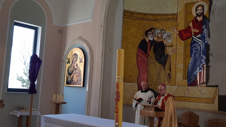 Abp Budzik pobłogosławił kaplicę Zmartwychwstania Pańskiego w domu księży emerytów 