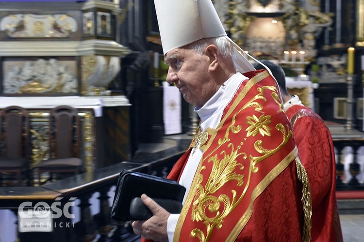 Ciemna jutrznia w świdnickiej katedrze