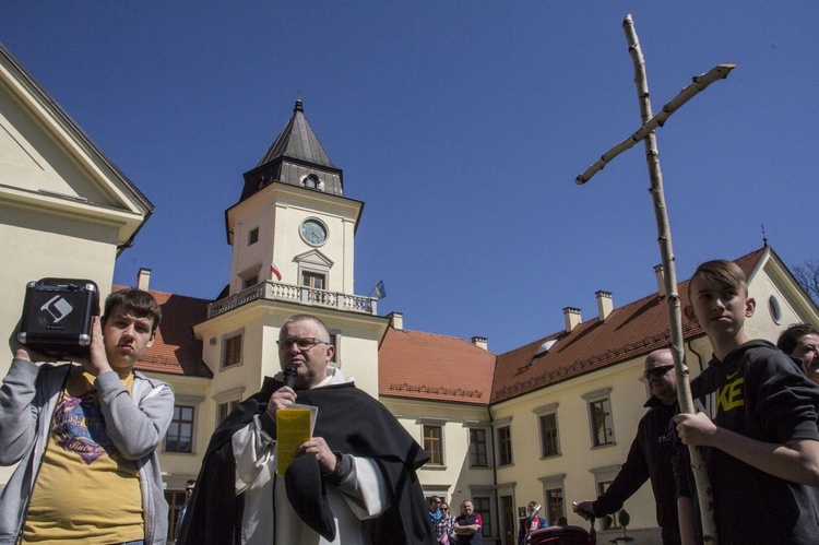 Droga Krzyżowa w Dzikowie