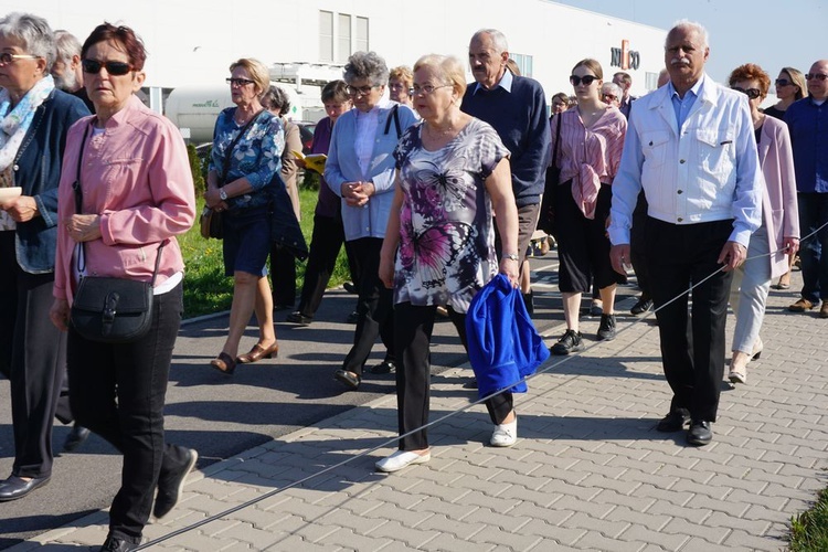 Wielki Piątek - Droga Krzyżowa w parafii Miłosierdzia Bożego