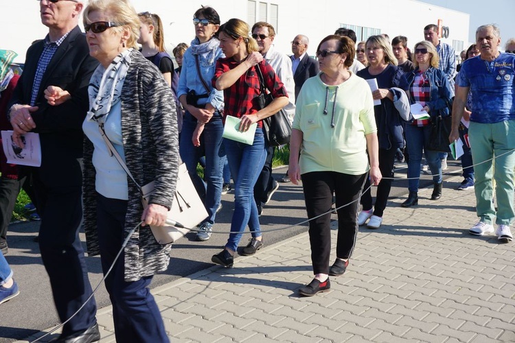 Wielki Piątek - Droga Krzyżowa w parafii Miłosierdzia Bożego