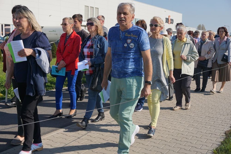 Wielki Piątek - Droga Krzyżowa w parafii Miłosierdzia Bożego