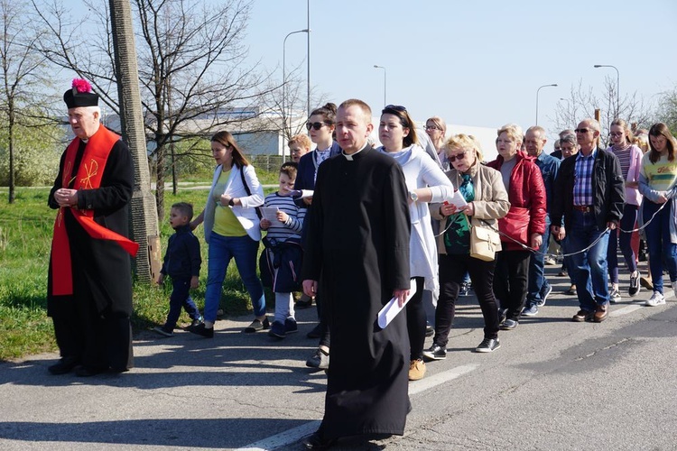 Wielki Piątek - Droga Krzyżowa w parafii Miłosierdzia Bożego