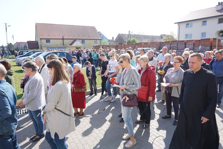 Wielki Piątek - Droga Krzyżowa w parafii Miłosierdzia Bożego