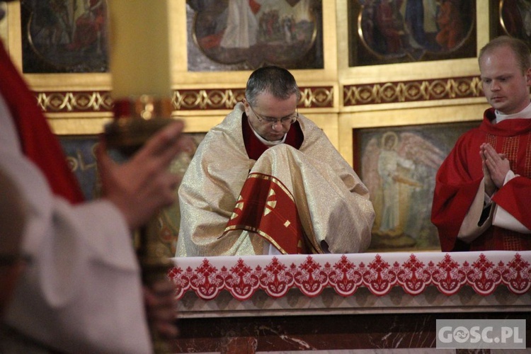 Liturgia Wielkiego Piątku w zielonogórskiej konkatedrze