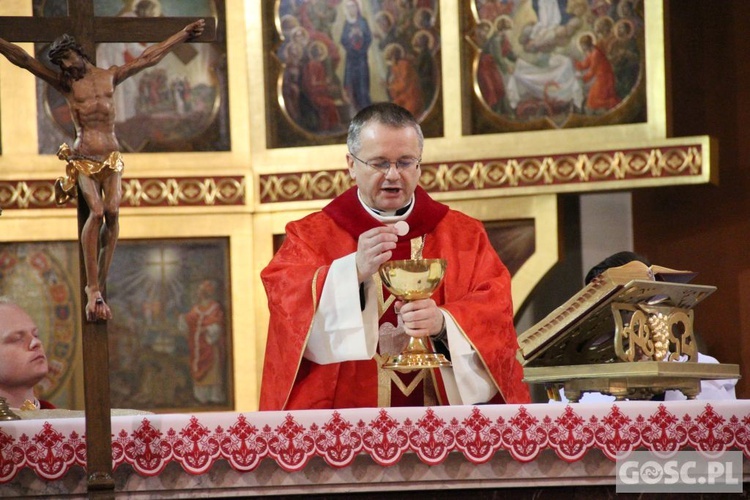 Liturgia Wielkiego Piątku w zielonogórskiej konkatedrze