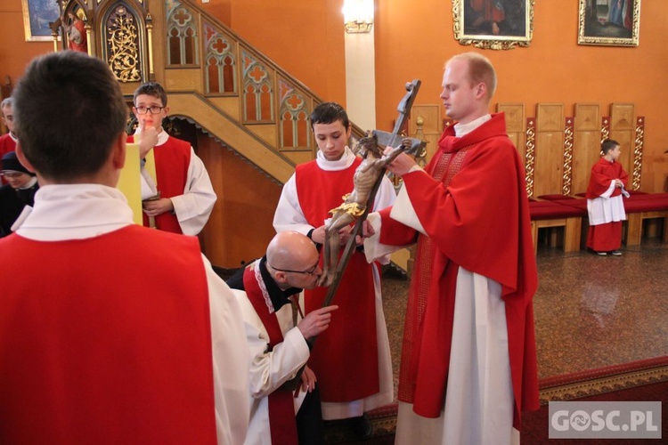 Liturgia Wielkiego Piątku w zielonogórskiej konkatedrze