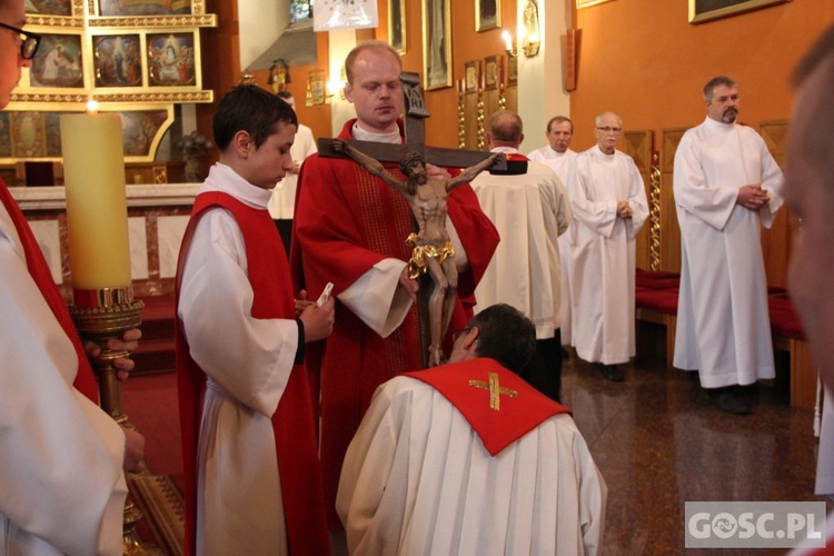 Liturgia Wielkiego Piątku w zielonogórskiej konkatedrze