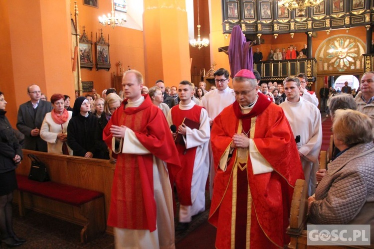 Liturgia Wielkiego Piątku w zielonogórskiej konkatedrze