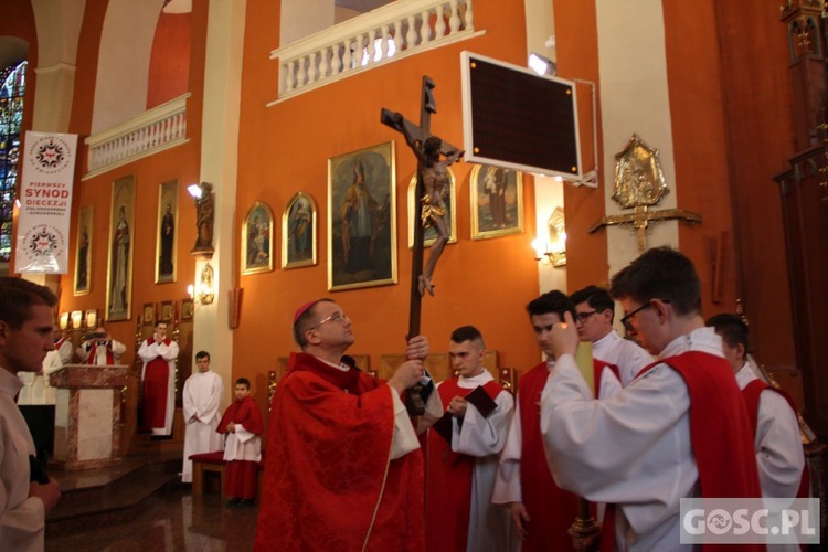 Liturgia Wielkiego Piątku w zielonogórskiej konkatedrze