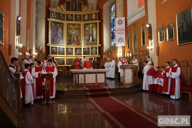 Liturgia Wielkiego Piątku w zielonogórskiej konkatedrze