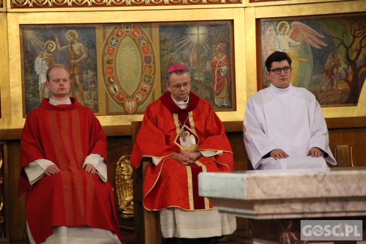 Liturgia Wielkiego Piątku w zielonogórskiej konkatedrze