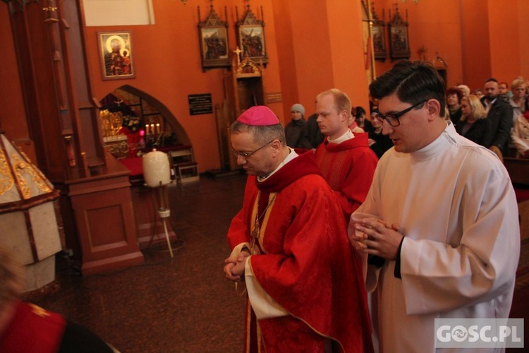 Liturgia Wielkiego Piątku w zielonogórskiej konkatedrze