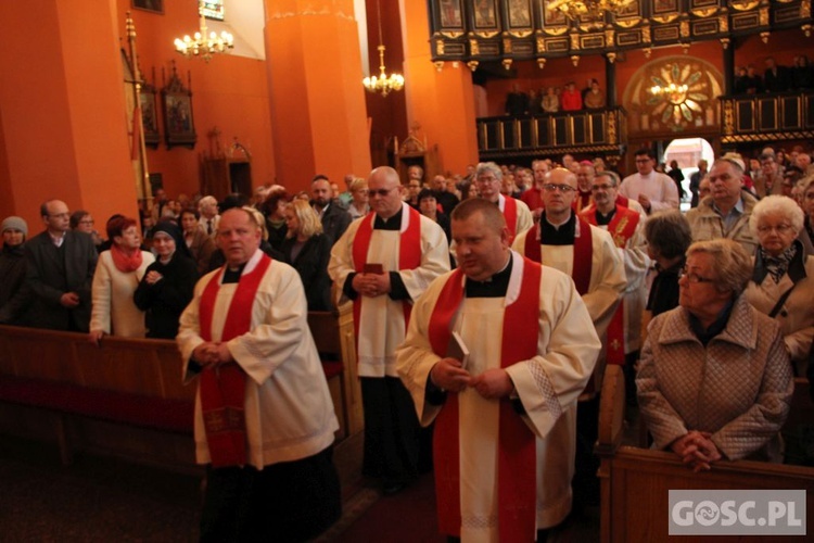 Liturgia Wielkiego Piątku w zielonogórskiej konkatedrze