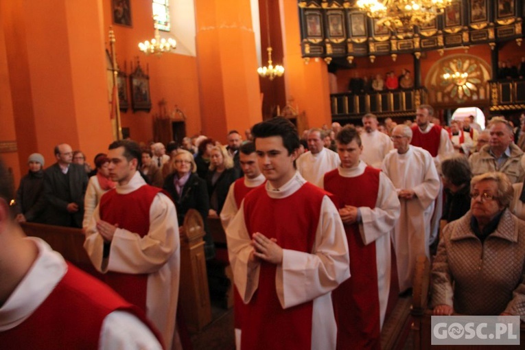 Liturgia Wielkiego Piątku w zielonogórskiej konkatedrze