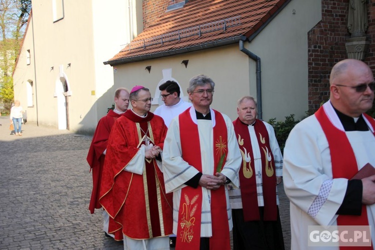 Liturgia Wielkiego Piątku w zielonogórskiej konkatedrze