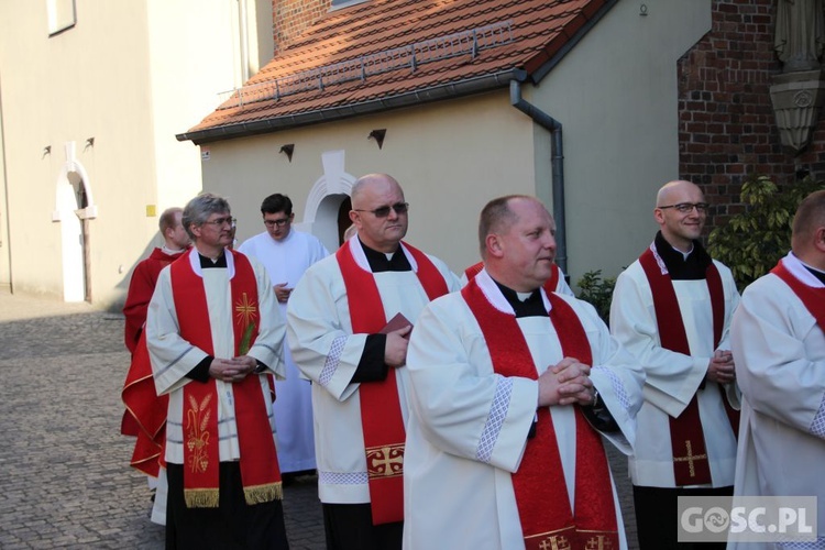 Liturgia Wielkiego Piątku w zielonogórskiej konkatedrze