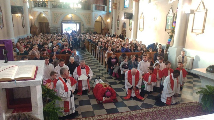 Wielki Piątek w parafii św. Franciszka z Asyżu w Zabierzowie