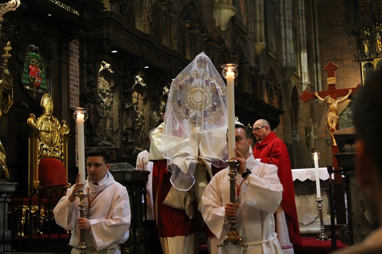 Wielki Piątek w katedrze wrocławskiej