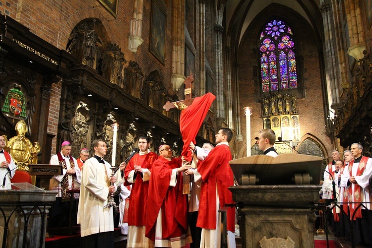 Wielki Piątek w katedrze wrocławskiej