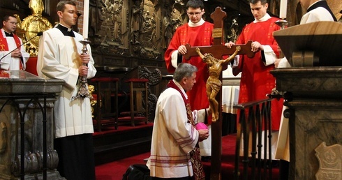 Wielki Piątek w katedrze wrocławskiej. Wierna miłość i siedem ostatnich słów
