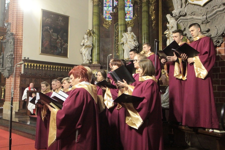 Legnica. Liturgia Wielkiego Piątku